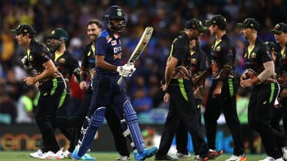 ഓസീസിനെതിരെ ഇന്ത്യക്ക് രണ്ട് വിക്കറ്റ് നഷ്ടം; കോലി- സഞ്ജു സഖ്യം ക്രീസില്