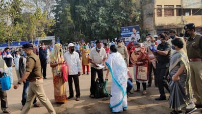 কেমন চলছে 'দুয়ারে-দুয়ারে', মেদিনীপুরে নিজেই খতিয়ে দেখলেন মুখ্যমন্ত্রী