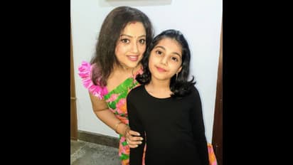 ದೃಶ್ಯಂ ಶೂಟಿಂಗ್ ಮುಗೀತು, ಮಗಳ ಜೊತೆ ಮೀನಾ ಫನ್