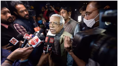 ദില്ലിയിലെ കർഷകസമരത്തിന്റെ മുഖമായി മാറുന്ന ഹന്നാൻ മൊല്ല എന്ന കിസാൻ സഭാ നേതാവ് ആരാണ് ?