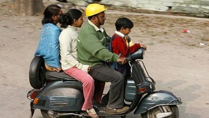 ದ್ವಿಚಕ್ರ ವಾಹನದಲ್ಲಿ 4 ವರ್ಷದೊಳಗಿನ ಮಕ್ಕಳ ಕರೆದೊಯ್ಯಲು ಪಾಲಿಸಬೇಕು ಹೊಸ ನಿಯಮ!