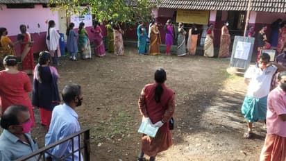 രണ്ടാംഘട്ട തദ്ദേശ തെരഞ്ഞെടുപ്പ്; പോളിങ്ങ് മെഷന്‍ തകരാര്‍ കൂടി, എന്നിട്ടും കനത്ത പോളിങ്ങ്