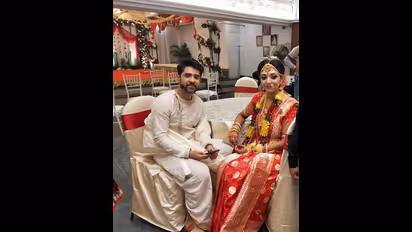 '৯ মাস কেটে গেল', কীসের ইঙ্গিত দিলেন দেবলীনা, শীঘ্রই কি সুখবর দিতে চলেছেন মহানায়কের নাত-বউ