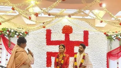 রাজবেশে 'মথুরবাবু', বালিকা বধূ দেবলীনার হাতেই মাছের মুড়োতে কামড় বসালেন গৌরব