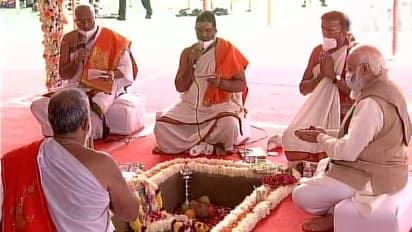 গণতন্ত্রের মন্দিরের ভূমিপূজা করলেন প্রধানমন্ত্রী, হল সর্বধর্মের প্রার্থনা - দেখুন ছবিতে ছবিতে