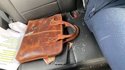 Photos: एक बड़ा सा पत्थर कार के शीशे पर लगा.. विजयवर्गीय ने कहा, मुझे और मुकुल रॉय को चोट लगी