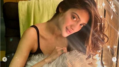 এ কী রুগ্ন ভয়ঙ্কর চেহারা সাংসদ-অভিনেত্রীর, মোমের আলোয় জ্বলজ্বল গোপনাঙ্গের 'ট্যাটু'