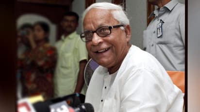 আজই বুকের এক্স-রে হবে বুদ্ধদেবের, 'শুকনো কাশি' হওয়ার চিন্তায় চিকিৎসকেরা