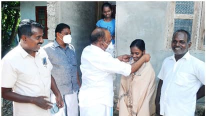 എംബിബിഎസിന് മെറിറ്റില്‍ പ്രവേശനം; സമൂഹമാധ്യമങ്ങളില്‍ താരമായി ഓമനക്കുട്ടനും സുകൃതിയും