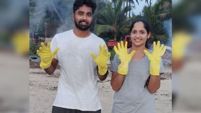 মুদ্র সৈকত পরিষ্কারে ব্যস্ত নবদম্পতি, তাঁদের সেই ছবি ভাইরাল এখন সোশ্যাল মিডিয়ায়