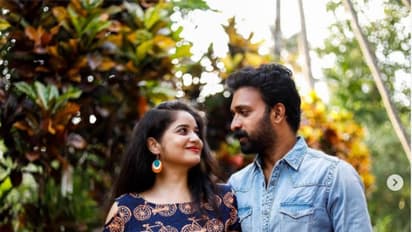 'എന്നന്നേക്കുമുള്ള സ്നേഹം'; പ്രിയതമന് ഒപ്പമുള്ള ചിത്രങ്ങളുമായി ഷഫ്‌ന, ക്യൂട്ട് ഫാമിലിയെന്ന് ആരാധകർ