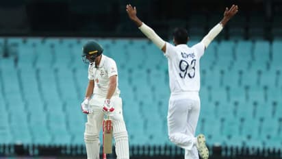 പിങ്ക് പന്തില് തിരിച്ചടിച്ച് പേസര്മാര്; സന്നാഹ മത്സരത്തില് ഓസീസ് എക്കെതിരെ ഇന്ത്യക്ക് ലീഡ്