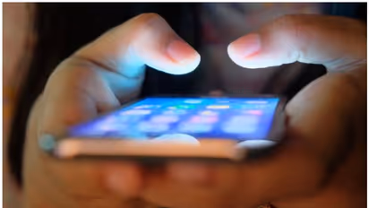 സോഷ്യൽ മീഡിയയിൽ നിങ്ങൾ എത്ര മണിക്കൂർ ചെലവഴിക്കാറുണ്ട്?