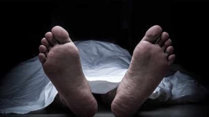 ശവസംസ്കാരത്തിന് പണം ആവശ്യപ്പെട്ട് കർഷകന്റെ മൃതദേഹവുമായി ബാങ്കിലേക്ക് മാർച്ച് നടത്തി ബന്ധുക്കൾ