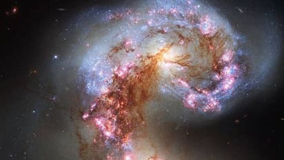 Milky Way Galaxy Crashing : ക്ഷീരപഥം മറ്റൊരു ഗ്യാലക്സിയിലേക്ക് പതിക്കുന്നു; ഭൂമി അതിജീവിക്കുമോ?