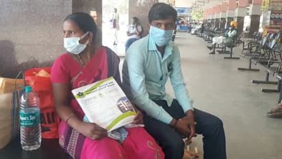 ಸಾರಿಗೆ ನೌಕರರ ಮುಷ್ಕರ:  ವಿಜಯಪುರ ಬಸ್ ನಿಲ್ದಾಣದಲ್ಲಿ ಮಹಿಳಾ ರೋಗಿ ಪರದಾಟ..!