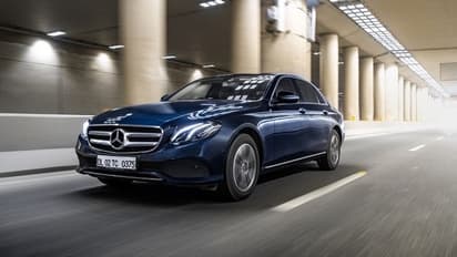 மெர்சிடிஸ் பென்ஸ் E-Class காருடன் உயர்வை மறுகற்பனை செய்யுங்கள்..! எல்லா காரையும் டல்லாக்கும் ஸ்மார்ட் கார்