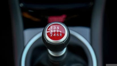 കാര്‍ പാര്‍ക്ക് ചെയ്യേണ്ടത് ഏത് ഗിയറില്‍?