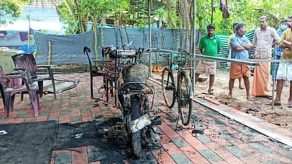 ചേർത്തലയിൽ സാമൂഹ്യവിരുദ്ധർ ബൈക്ക് തീവച്ച് നശിപ്പിച്ചു