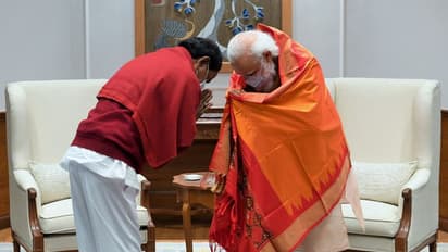 ఢిల్లీ బహుత్ దూర్ హై: జాతీయ రాజకీయాలకు కేసీఆర్ ట్విస్ట్