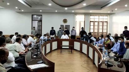 ಸಾರಿಗೆ ನೌಕರರ ಸಭೆ: ಬೇಡಿಕೆ ಪಟ್ಟಿ ಹಿಡಿದು ಸಿಎಂ ಭೇಟಿಯಾದ ಸವದಿ