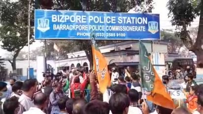 হালিশহরে বিজেপি কর্মী খুনে পুলিশের ধরপাকড় জারি, দলীয় কর্মী খুনের প্রতিবাদে থানায় বিক্ষোভ