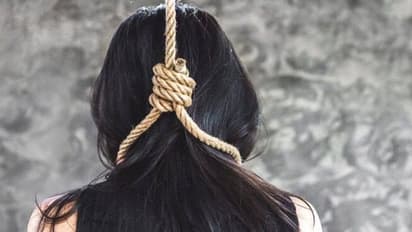 ಮೆಡಿಕಲ್ ವಿದ್ಯಾರ್ಥಿನಿ ಹಾಸ್ಟೆಲ್ನಲ್ಲಿ ನೇಣಿಗೆ ಶರಣು: ಕಾರಣ...?