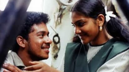 16 ஆண்டுகளுக்கு பிறகு ஒன்றாக செல்ஃபி எடுத்துக் கொண்ட சூப்பர் ஹிட் பட ஜோடி.... இணையத்தை கலக்கும் ஒற்றை போட்டோ!