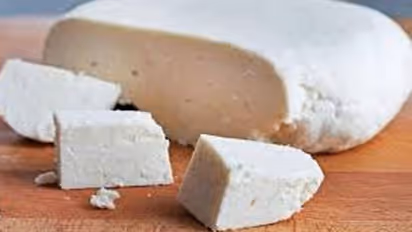 স্লিম অ্যান্ড ট্রিম চেহারা চান? বেশি করে খান পনির