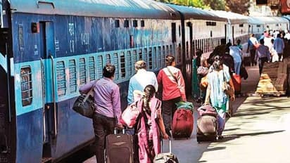 Indian Railway News : ट्रेन टिकटों का कम होगा किराया ! बुक हो चुकी टिकटों पर नहीं होगा Refund