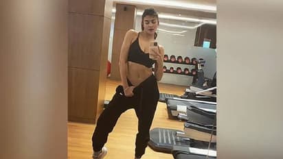 വര്‍ക്കൗട്ട് ചിത്രം പങ്കുവച്ച് ജാക്വിലിന്‍ ഫെര്‍ണാണ്ടസ്; പ്രതികരണവുമായി ആരാധകര്‍...