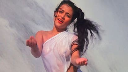 নগ্ন হওয়া তো জলভাত, পর্দায় শিহরণ জাগাতে উদ্দাম সঙ্গমে লিপ্ত হতে দুবার ভাবেননি এই বলি নায়িকারা