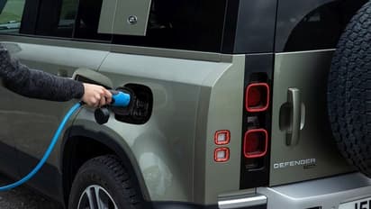 ಭಾರತದಲ್ಲಿ ಲ್ಯಾಂಡ್‌ ರೋವರ್ ಡಿಫೆಂಡರ್ ಹೈಬ್ರಿಡ್ ಬುಕಿಂಗ್ ಆರಂಭ; ಮನೆಯಲ್ಲೆ ಸುಲಭ ಚಾರ್ಜಿಂಗ್!