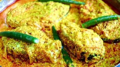 Special Recipe- ইলিশ মানেই পকেট খালি, তাই এবার গরম ভাতে পরিবেশন করুন ভাপা রুই