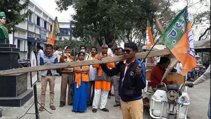 'ধান না কিনলে কান ধরে ওঠবস', স্মারকলিপি দিতে গিয়ে বিডিওকে হুঁশিয়ারি বিজেপি নেতার