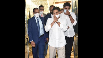 వరద సహాయం, పోలవరంపై చర్చ: అమిత్ షాతో జగన్ భేటీ