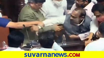 20 ನಿಮಿಷ ಕಾಲ ಮೇಲ್ಮನೆ ‘ರಣಾಂಗಣ’: ಕಂಡು ಕೇಳರಿಯದ ರೀತಿ ಸದಸ್ಯರ ತಳ್ಳಾಟ!