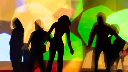 పాతబస్తీలో ముజ్ర పార్టీ.. ఫోటోలు లీక్..!