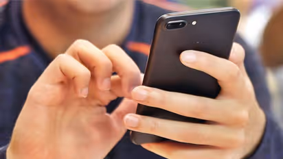 ബ്രോക്കര് ചാര്ജൊഴിവാക്കാൻ ഡേറ്റിംഗ് ആപ്പില് വീട് നോക്കി മലയാളി യുവാവ്