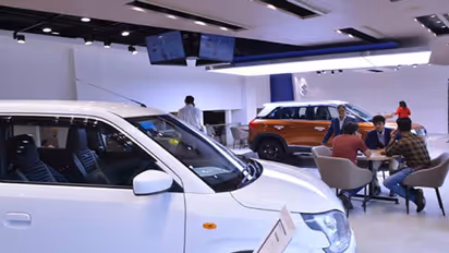 അതിശയിപ്പിക്കുന്ന വിലക്കിഴിവിൽ സ്വിഫ്റ്റ് മുതൽ ബ്രെസ വരെ