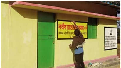 വർഷങ്ങൾക്ക് മുമ്പ് തകർത്ത സ്കൂള് കെട്ടിടം പുനർനിർമ്മിച്ച് കീഴടങ്ങിയ മാവോയിസ്റ്റുകള്