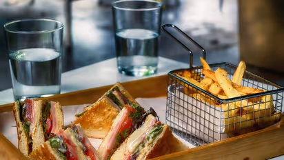 শিল্পার মতোন সেক্সি কার্ভস পেতে চান, শরীরচর্চা করার আগে দূরে রাখুন এই ৫ খাবার