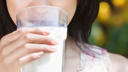 രാത്രിയിൽ ഉറങ്ങുന്നതിന് മുമ്പ് പാൽ കുടിക്കുന്നത് കൊണ്ടുള്ള ​ഗുണമിതാണ് 