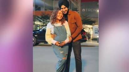 নেহার Pregnancy পাব্লিসিটি স্টান্ট, বিয়ের ছবিতে ফ্ল্যাট অ্যাবস, রাতারাতি বেবি বাম্প হল কীকরে