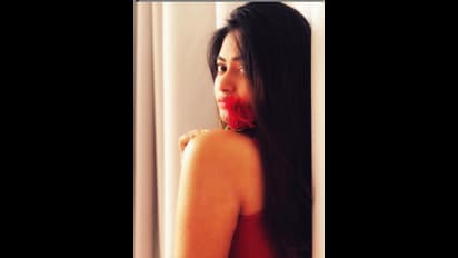 'ഒരു തവണ നമ്മെ സ്പർശിച്ച് ജീവിതകാലം മുഴുവൻ നിലനിൽക്കാൻ പ്രണയത്തിന് കഴിയും'; ചുവപ്പഴകില്‍ ശാലിന്‍