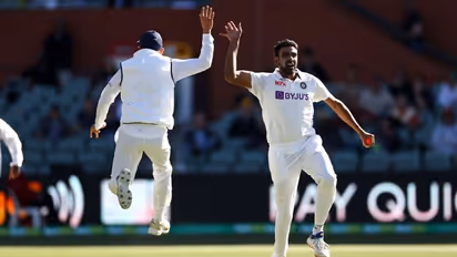 ഓസീസിനെ എറിഞ്ഞിട്ട് ഇന്ത്യ, ഒന്നാം ഇന്നിംഗ്സ് ലീഡ്; രണ്ടാം ഇന്നിംഗ്സിലും നിരാശപ്പെടുത്തി പൃഥ്വി ഷാ