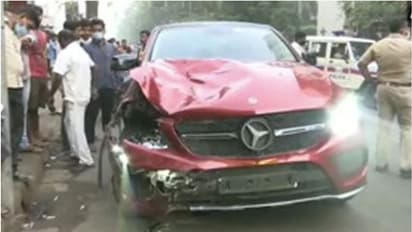 അമിത വേഗതയിലെത്തിയ ബെന്സ് കാറിടിച്ച് ഫുഡ് ഡെലിവറി ഏജന്റിന് ദാരുണാന്ത്യം