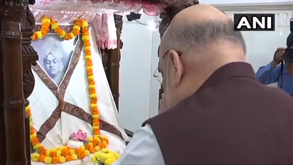 Amit Shah visits Swami Vivekananda's house