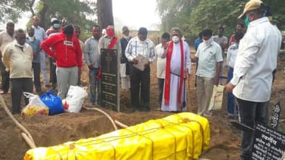 हे भगवान! बेटे ने मां की मौत के 3 महीने बाद कब्र से निकाला शव, बोला-उनकी अंतिम इच्छा पूरी करनी थी