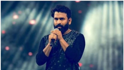 அனிருத்துக்கு போட்டியாக பாலிவுட்டில் களமிறங்கும் சந்தோஷ் நாராயணன்!